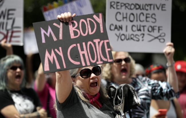 Texas, proibito aborto dopo 6 settimane: anche in casi di incesto e stupro