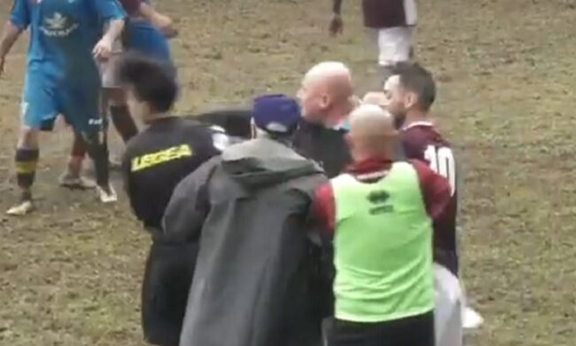 Pugno in faccia all’arbitro: allenatore squalificato per cinque anni