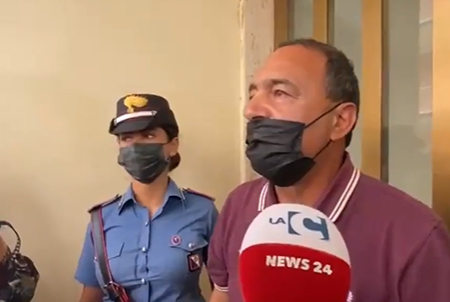 L’ex sindaco di Riace Mimmo Lucano condannato a 13 anni e 2 mesi