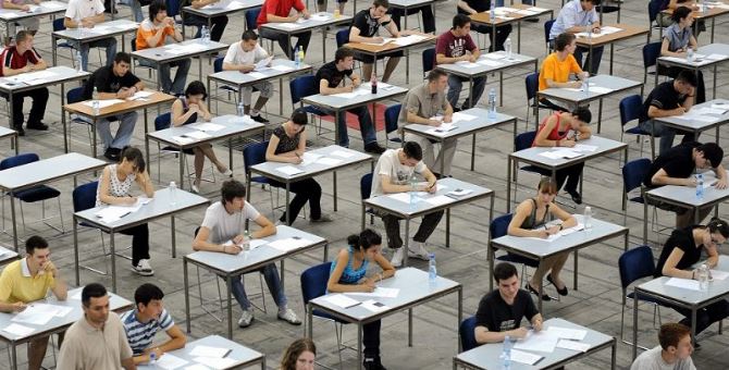 Riforma del test di Medicina nel 2025: che cos’è la “selezione predittiva”. Resta il numero chiuso, ma il primo semestre “tutti dentro”