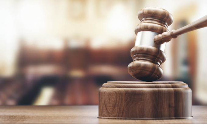Il Comune nega la residenza a uno straniero irregolare, il Tribunale lo condanna a pagare