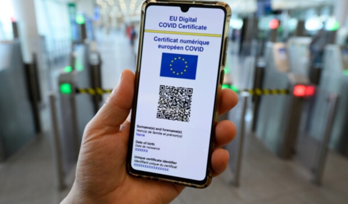 Super Green pass dal 6 dicembre, almeno il tampone per salire su bus e metro