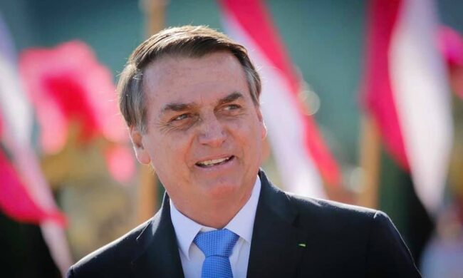 L’ultima di Bolsonaro: “Vaccinati più esposti all’Aids”. E in Italia c’è chi gli dà la cittadinanza onoraria…
