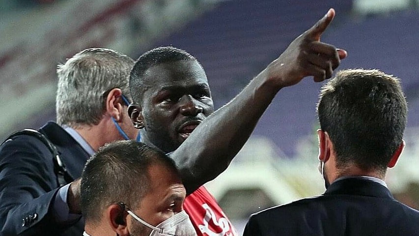 Attacco razzista al difensore del Napoli Koulibaly: gli danno della scimmia
