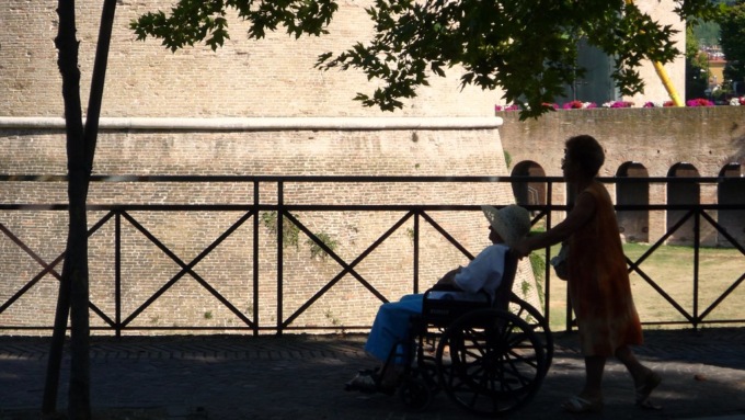 Badanti e colf senza Green pass devono andarsene di casa