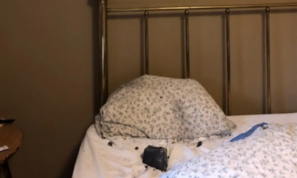 Meteorite si schianta sul suo cuscino mentre dorme