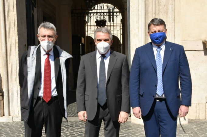 Green pass: il Governo valuta di abbassare il costo dei tamponi