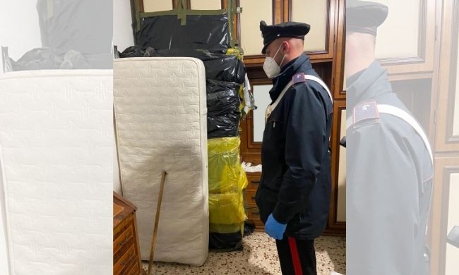 Nasconde per due anni il cadavere della madre nell’armadio per continuare a prendere la sua pensione