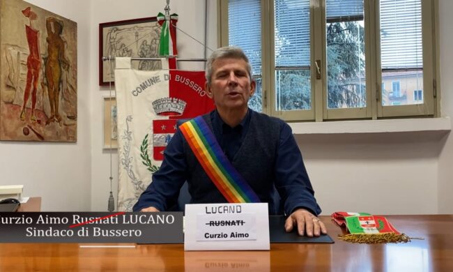 Il sindaco che difende Mimmo Lucano: “A volte disobbedire è l’unica cosa giusta”