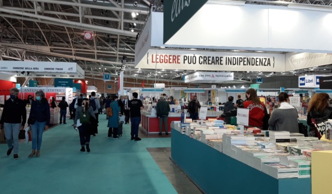 Salone del Libro Torino 2022, esclusi enti e istituzioni russe: “Ma non boicotteremo gli autori”