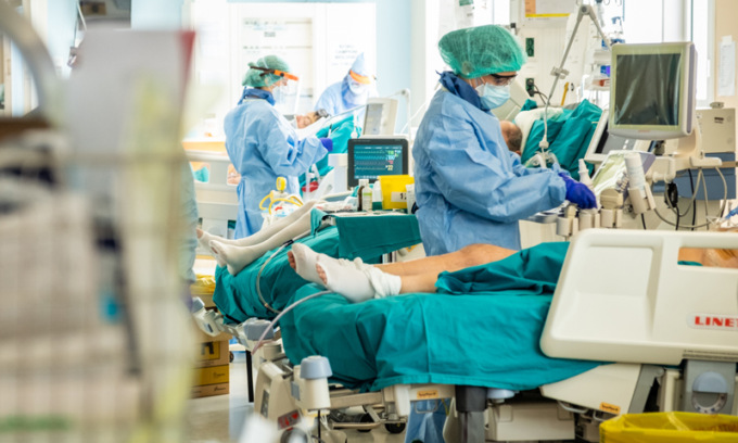 Green pass verso la riduzione a 5, 6 o 7 mesi. E gli anestesisti chiedono il lockdown per non vaccinati