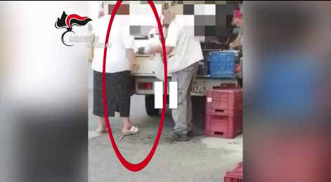Falsa cieca da vent’anni prendeva la pensione di invalidità. Scoperta grazie a una lite coi vicini