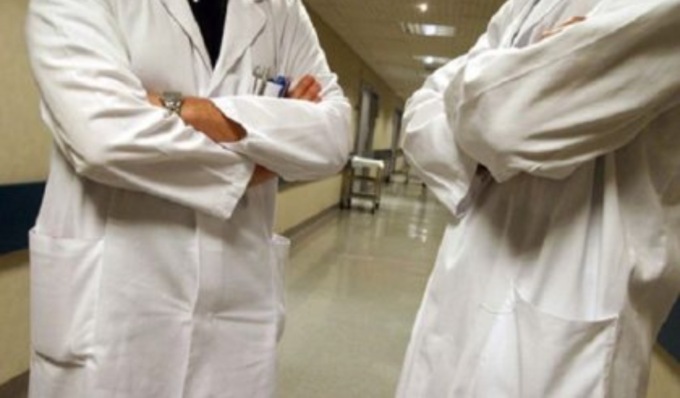 Malore in vacanza, ma per i medici è indigestione: torna a casa e muore per la rottura dell’aorta
