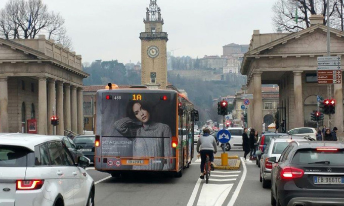 Autisti No vax interrompono il servizio pubblico, ma non solo: si permettono di dare dei crumiri a chi li sostituisce