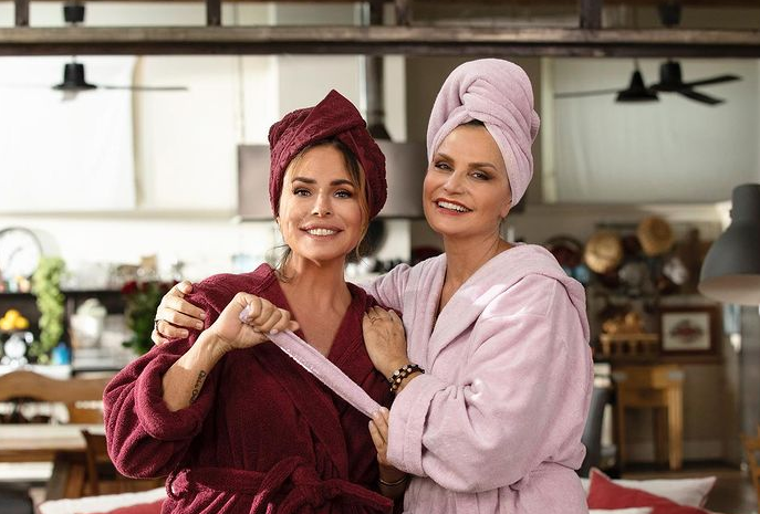 Citofonare Rai 2: Simona Ventura e Paola Perego ci accolgono… in accappatoio