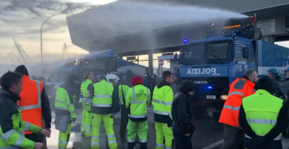 Trieste: sgomberato il porto tra idranti, cariche e lacrimogeni