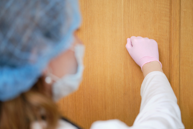 La guardia medica se ne va sbattendo la porta, due ore dopo la paziente muore