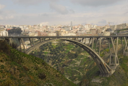 Un altro Ponte Morandi, stavolta in Calabria. L’intercettazione: “Qui casca tutto”