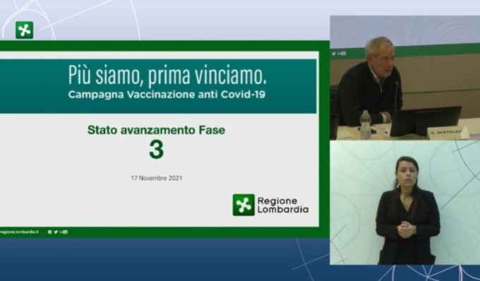 Terza dose, dal 18 novembre via alle prenotazioni per gli over 40 in Lombardia. Presto vaccini al supermercato e a scuola