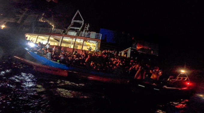Migranti, sbarco record a Trapani: 847 persone, quasi 200 sono minorenni