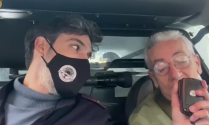 "Pronto, Polizia? Non posso ritirare la pensione" e la volante lo porta in Posta