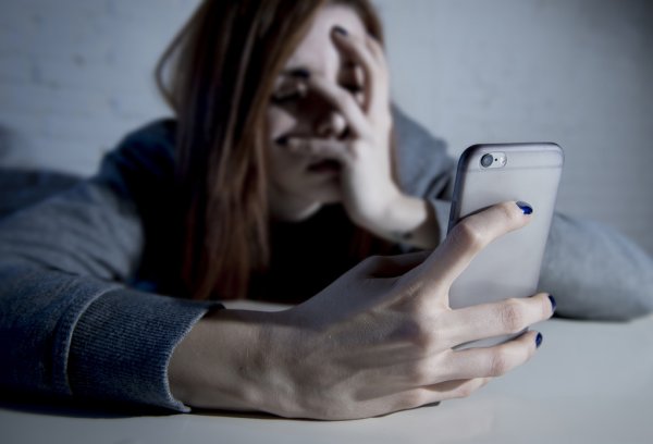 Invia raffiche di messaggi all’ex moglie: condannato a due mesi per petulanza