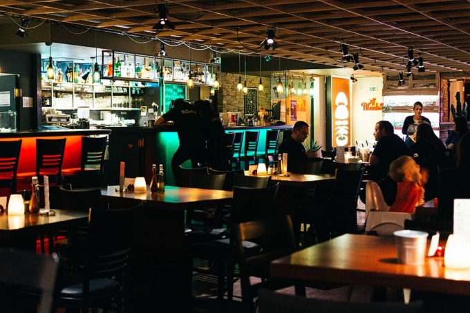 Green pass: da aprile in bar e ristoranti al chiuso basterà il tampone