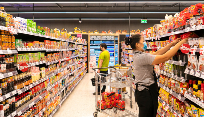 Costa: “Valutare obbligo vaccinale per chi lavora a contatto con il pubblico”