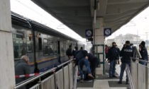 Una studentessa di 15 anni è morta dopo esser stata accidentalmente colpita da un treno sulla banchina della stazione