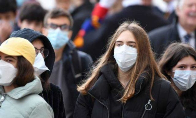 Obbligo di mascherine all’aperto e discoteche chiuse. Il Consiglio dei ministri decide per la proroga