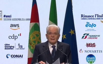 Mattarella contro i cortei No vax: “Il nemico è il Covid, non gli strumenti per combatterlo”
