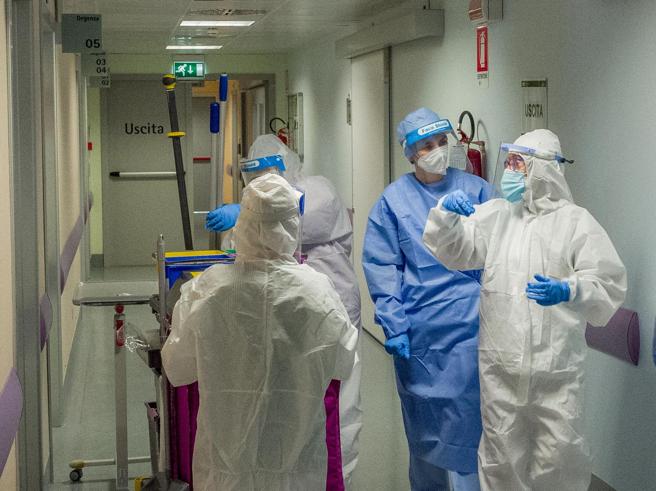 Covid: contagi raddoppiati nel personale sanitario. Novanta casi al giorno