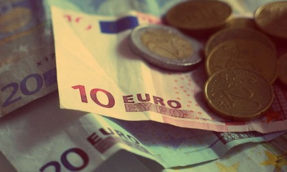 "Con l'euro lavoreremo un giorno in meno guadagnando di più". Vent'anni dopo lo possiamo dire: non è andata così...
