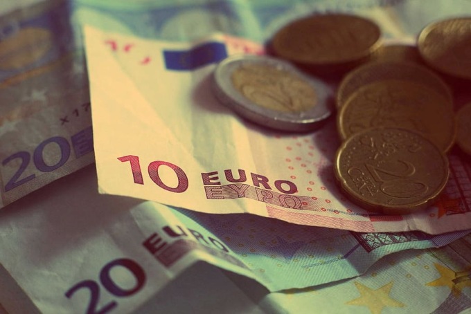 “Con l’euro lavoreremo un giorno in meno guadagnando di più”. Vent’anni dopo lo possiamo dire: non è andata così…