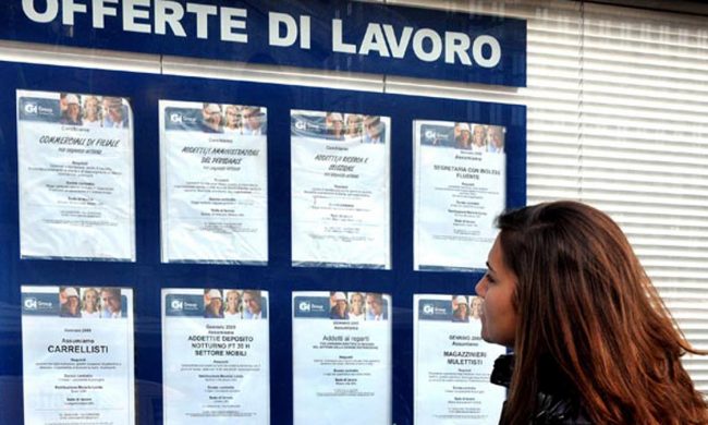 Dovevano trovare lavoro agli altri, ora rimarranno senza: il Governo manda a casa i navigator