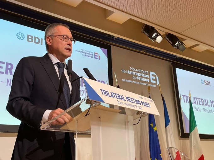 Confindustria guarda all’Austria, Bonomi: “Serve obbligo vaccinale”
