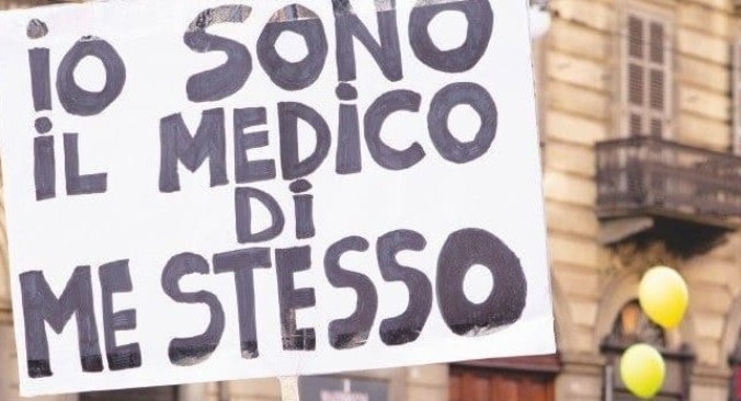 Ecco come vengono trattati i No vax all’estero (dove aumentano i focolai)