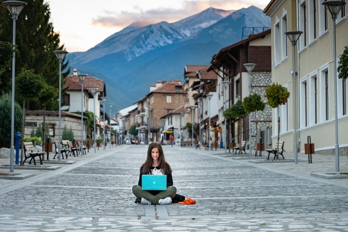 Le migliori città al mondo per lo smart working: dove lavorare può essere… una vacanza