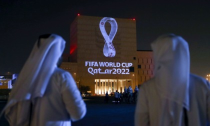 Mondiali di calcio Qatar 2022: "Gay benvenuti, ma nessuna effusione pubblica"