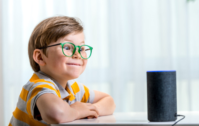 L’assistente vocale Alexa ha detto a una bambina di infilare una moneta in una presa di corrente