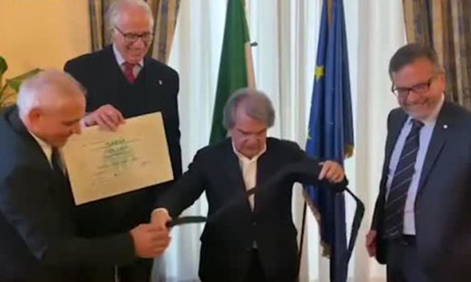 Il ministro Renato Brunetta corona il suo sogno: è cintura nera di judo