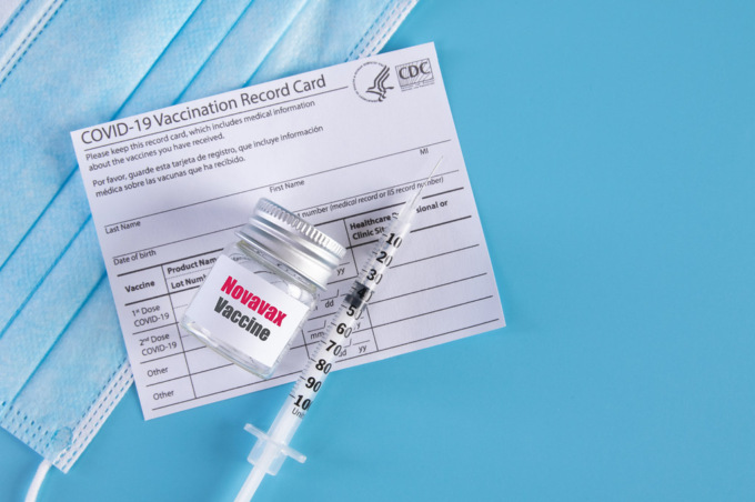 L’Ema dà l’ok a Novavax, il vaccino “bio” che può convincere i No vax