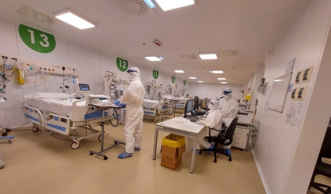 Per evitare la zona gialla la Lombardia riapre l’ospedale Covid all’ex Fiera di Milano