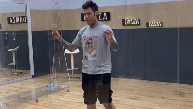 “Prezzemolino” Fedez, fa anche il ballerino ad Amici