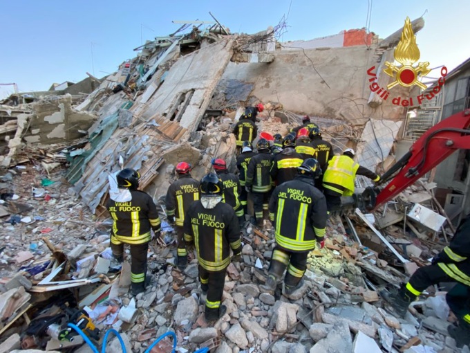 Esplosione Ravanusa, sette morti e due dispersi: “Puzza di gas da giorni”