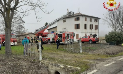 Modena: aereo si schianta contro una casa, morto il pilota