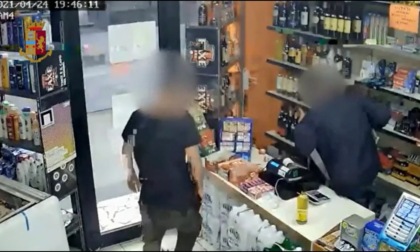 Rapina un minimarket e poi fugge in montagna: tradito da una “Storia” su Instagram