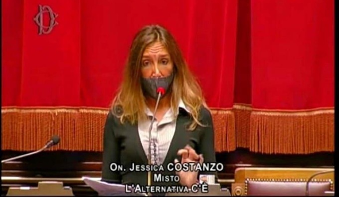Jessica Costanzo: “Disumana la sospensione dell’operatrice non vaccinata”