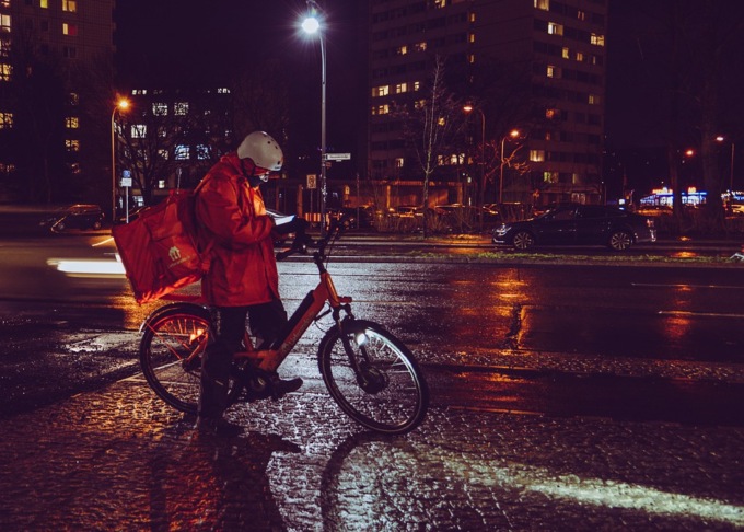 Capodanno in quarantena? Spopola il food delivery