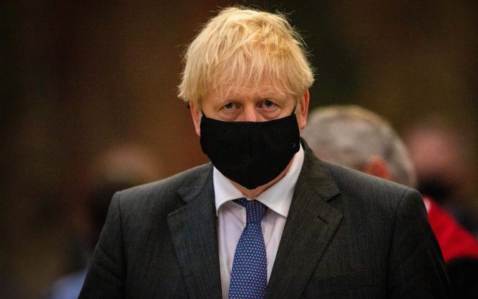 Gb, Johnson: “Già persa la battaglia contro la variante Omicron”